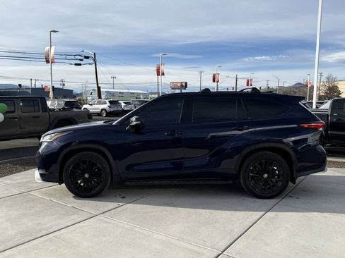 Used 2023 Toyota Highlander XSE image 2