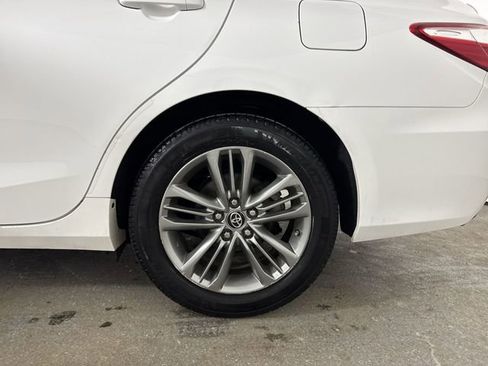 Used 2017 Toyota Camry SE image 5