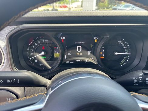 Used 2024 Jeep Wrangler Unlimited Sahara AWD/4WD image 17