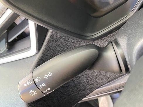 Used 2022 Toyota Corolla LE image 20