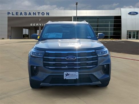 Used 2025 Ford Explorer Active w/ Active Comfort Package image 8