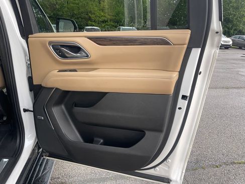 Used 2021 Chevrolet Suburban Premier AWD/4WD image 18