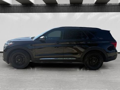 Used 2025 Ford Explorer Active RWD image 2