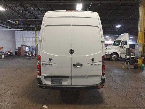 Used 2011 Freightliner Sprinter 2500 image 4