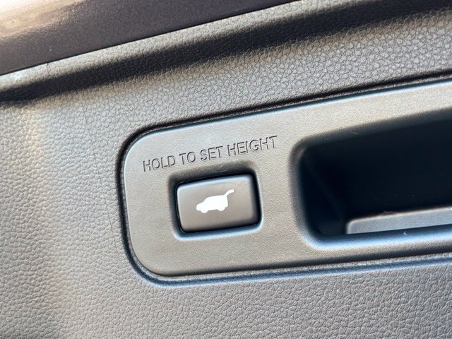 Used 2024 Honda Pilot Touring image 11