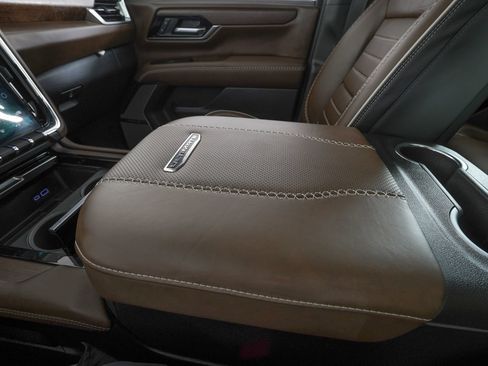 Used 2026 GMC Yukon Denali Ultimate AWD/4WD image 32