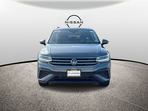 Used 2023 Volkswagen Tiguan SE image 2