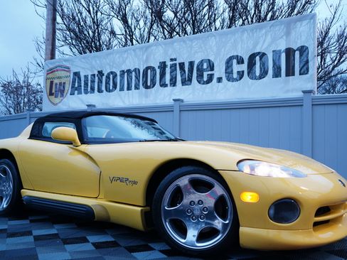Used 1994 Dodge Viper RT/10 image 2