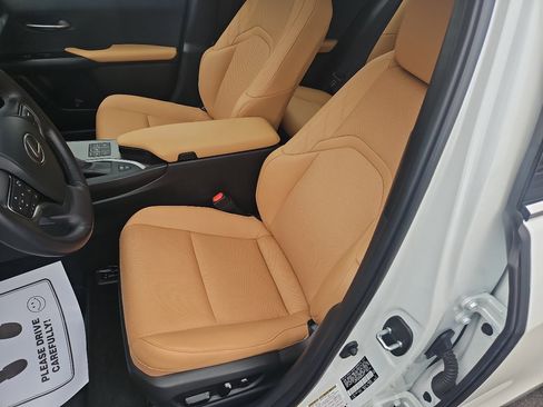 Used 2024 Lexus UX 250h AWD w/ Premium Package image 14