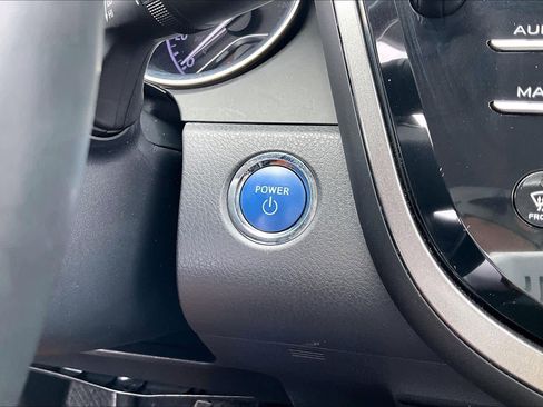 Used 2020 Toyota Camry XLE FWD image 33