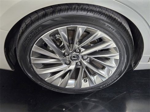 Certified 2022 Lexus ES 300h w/ Luxury Package image 10