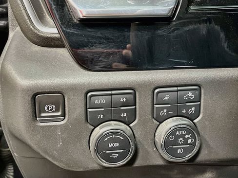 Used 2022 Chevrolet Silverado 1500 LT Trail Boss w/ LT Trail Boss Premium Package AWD/4WD image 10