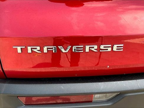 Used 2025 Chevrolet Traverse LT FWD image 23
