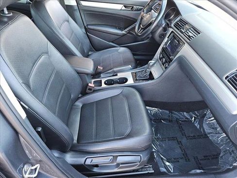 Used 2019 Volkswagen Passat 2.0T Wolfsburg image 18