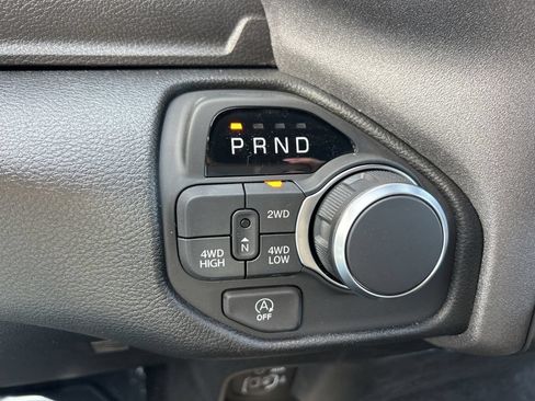 New 2026 RAM 1500 Express AWD/4WD image 17