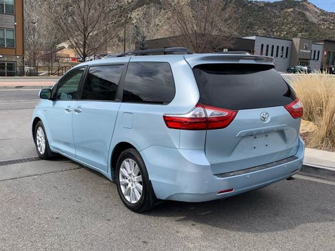 Used 2017 Toyota Sienna XLE Premium image 13
