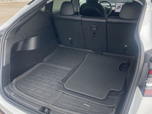 Used 2021 Tesla Model Y Long Range image 11