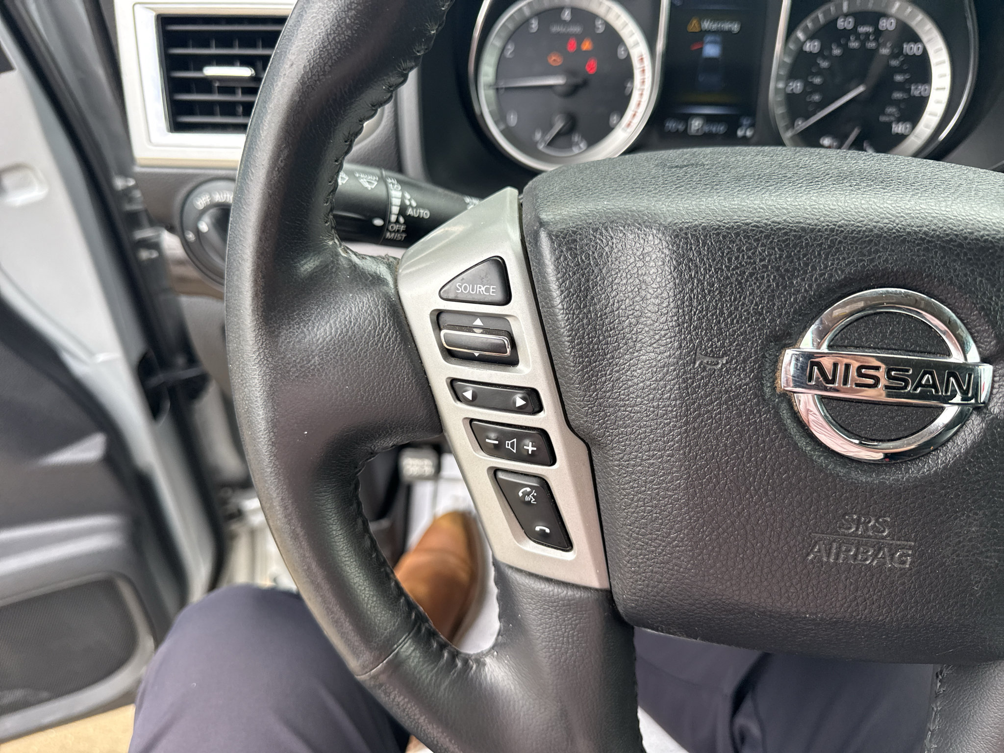 Used 2018 Nissan Titan SV w/ SV Convenience Package AWD/4WD image 20