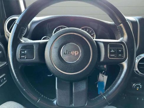 Used 2012 Jeep Wrangler Unlimited Sahara AWD/4WD image 28