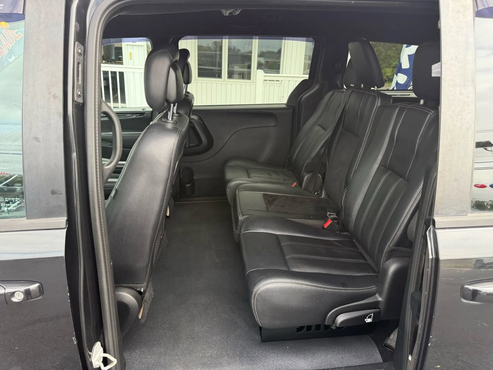 Used 2014 Dodge Grand Caravan SXT FWD image 24