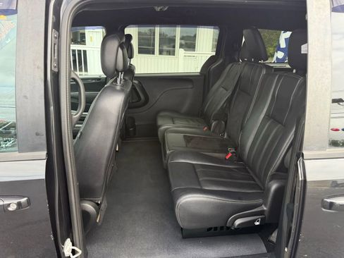 Used 2014 Dodge Grand Caravan SXT FWD image 24