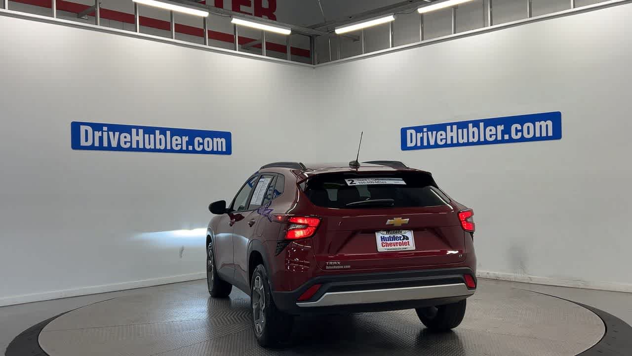 Used 2025 Chevrolet Trax LT FWD image 9