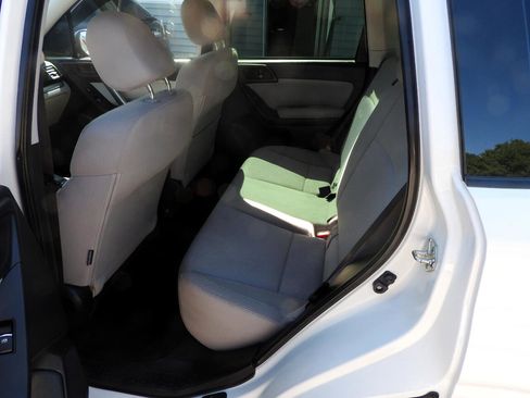 Used 2017 Subaru Forester 2.5i w/ Alloy Wheel Package image 12