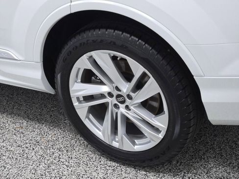 Used 2024 Audi Q7 3.0T Premium Plus image 17