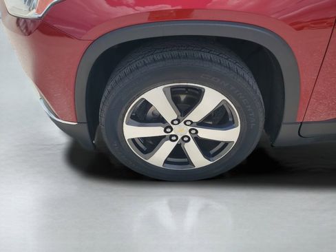 Used 2018 Chevrolet Traverse LT w/ LPO, Floor Liner Package FWD image 27