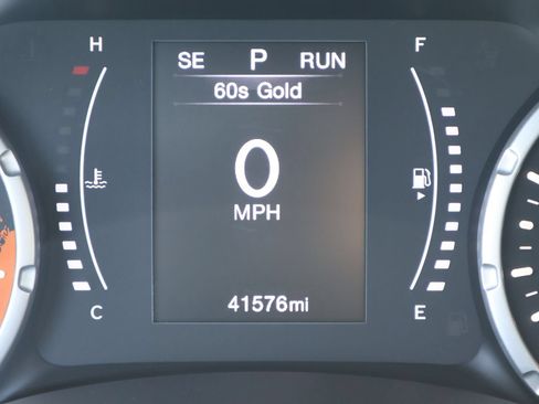 Used 2018 Jeep Renegade Latitude FWD image 23