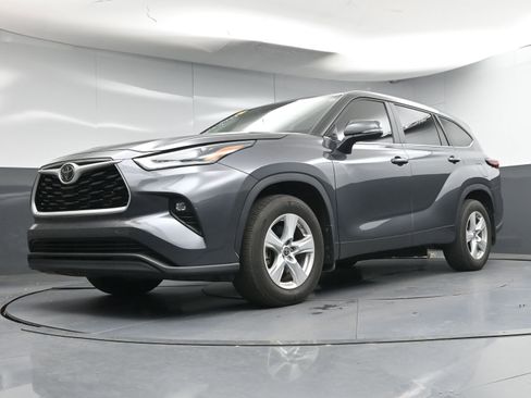 Certified 2024 Toyota Highlander LE AWD/4WD image 27