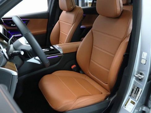 Used 2025 Mercedes-Benz GLC 350e 4MATIC w/ Driver Assistance Package image 19
