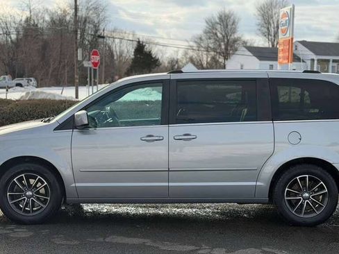 Used 2017 Dodge Grand Caravan SXT image 4