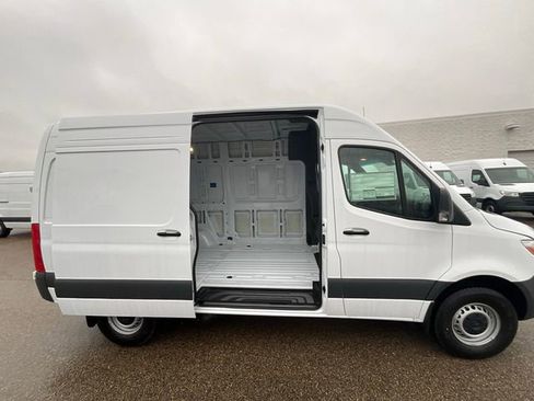 New 2024 Mercedes-Benz Sprinter 2500 w/ Acoustic Package image 17