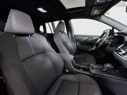 Used 2026 Toyota Corolla Cross AWD Hybrid w/ Moonroof Package image 39