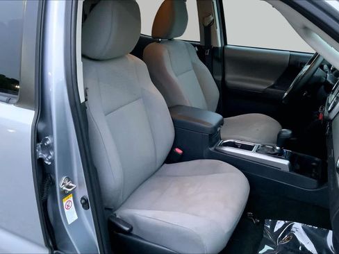 Used 2019 Toyota Tacoma SR5 RWD image 8
