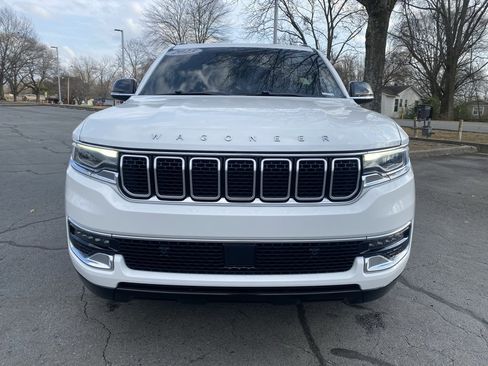 Used 2023 Jeep Wagoneer L 4WD w/ Premium Group I image 2