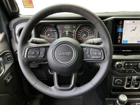 New 2025 Jeep Gladiator Sport AWD/4WD image 17