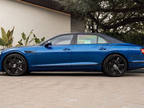 Used 2026 Bentley Flying Spur Azure image 53