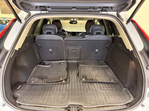 Used 2023 Volvo XC60 B5 Plus w/ Protection Package Premier image 23