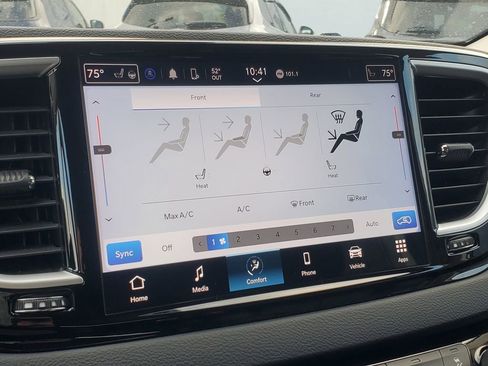 Used 2024 Chrysler Pacifica Touring-L image 27