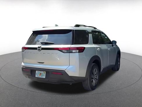 Used 2025 Nissan Pathfinder SV FWD image 14