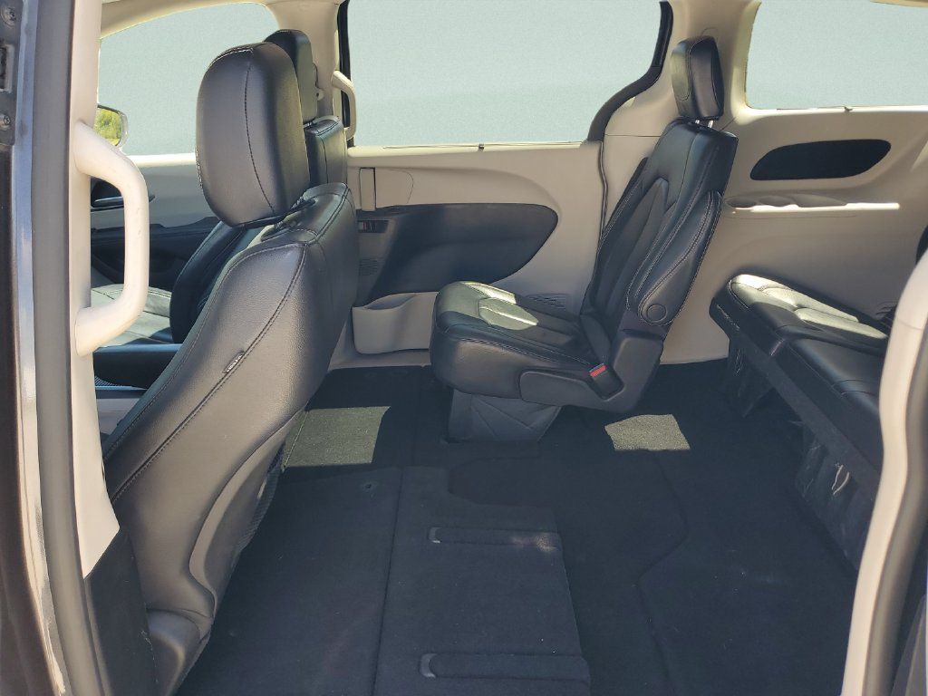 Used 2022 Chrysler Pacifica Touring-L FWD image 10
