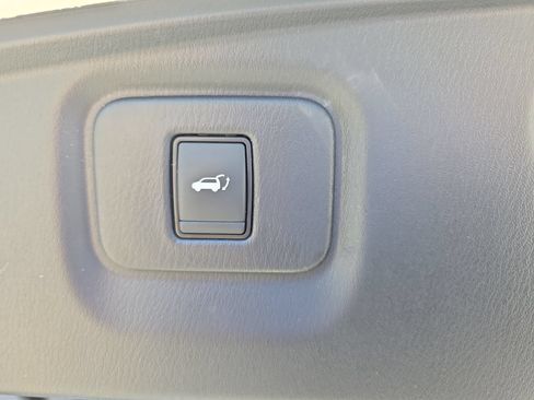 Used 2018 Nissan Pathfinder SL FWD image 13