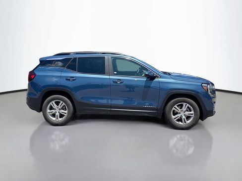 Used 2024 GMC Terrain SLE w/ Driver Convenience Package FWD image 8