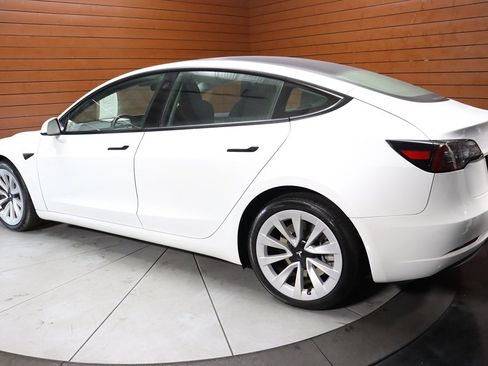 Used 2023 Tesla Model 3 Standard Range image 9