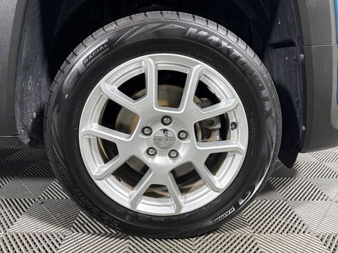 Used 2020 Jeep Renegade Latitude w/ Cold Weather Group image 10