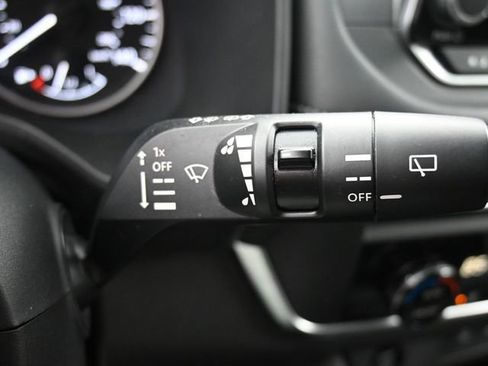 Used 2024 Nissan Rogue SV image 28