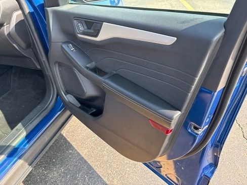 Used 2022 Ford Escape SE w/ Cold Weather Package AWD/4WD image 6