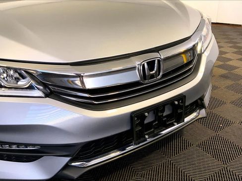 Used 2017 Honda Accord EX-L image 34